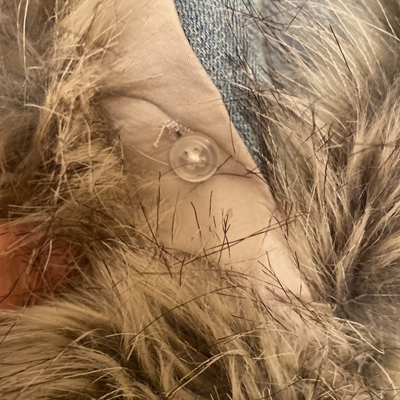 NWOT. Chico’s denim jacket with removable fur collar, size 12/14 (Chico’s Sz 2) - Picture 4 of 5